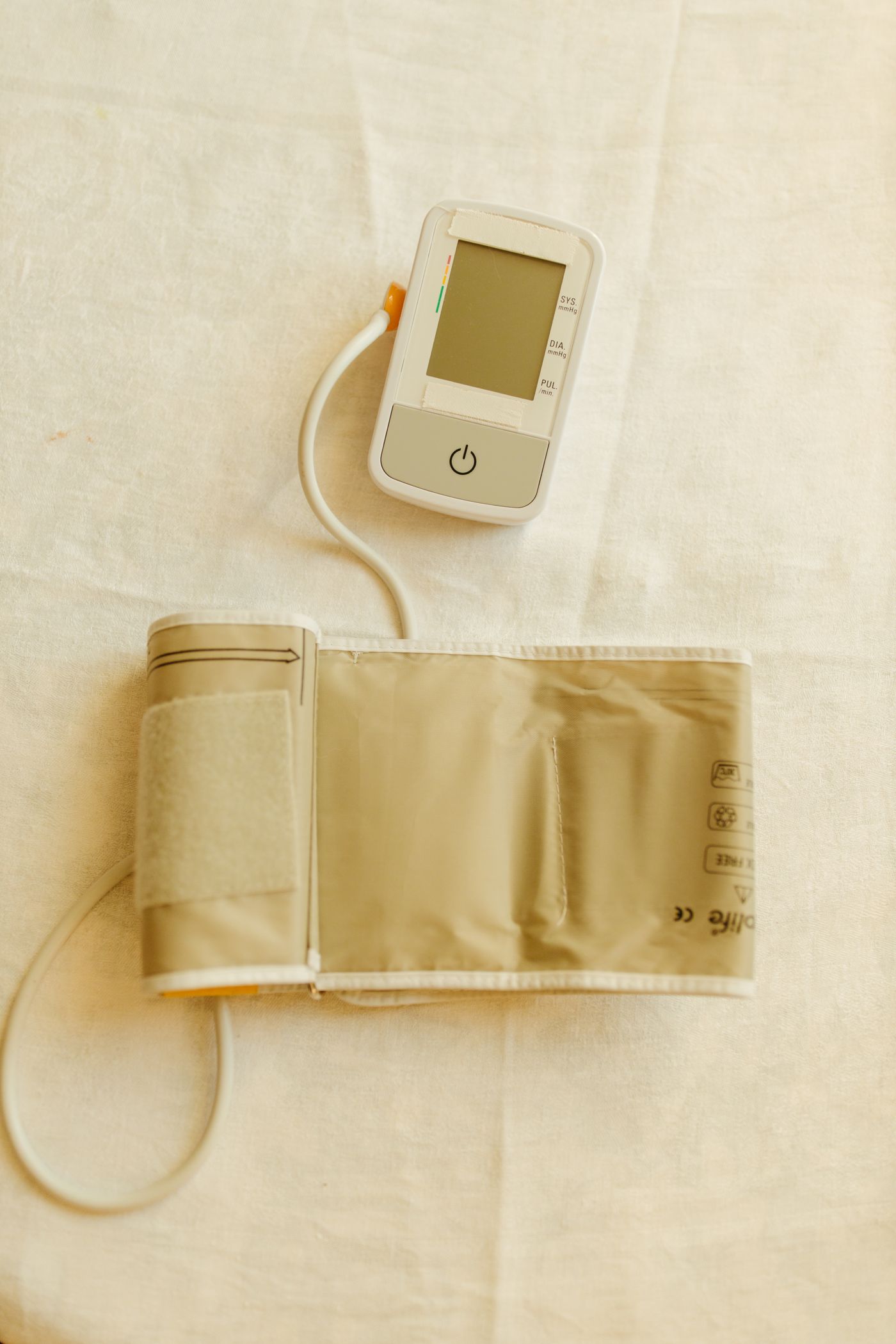 Digital blood pressure monitor and cuff for home health monitoring